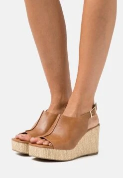 Tamaris Plateausandalette - Nut